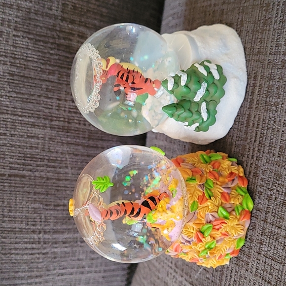Seasonal Disney Tigger Winnie The Pooh Mini Snow Globes - Picture 9 of 10